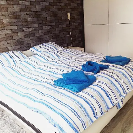 F-1107 Schilfhalm 02 1 Sep Schlafzimmer, Aussennbereich Apartament Garz (Rugen)